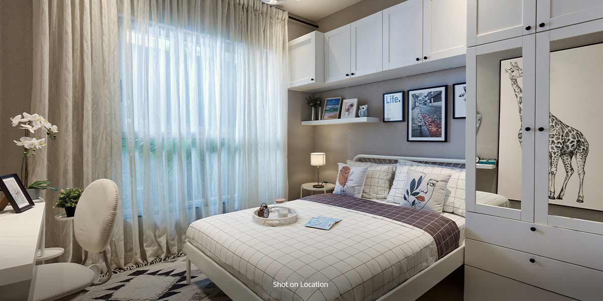 Luxury Hiranandani Woodspring Bedroom with Balcony